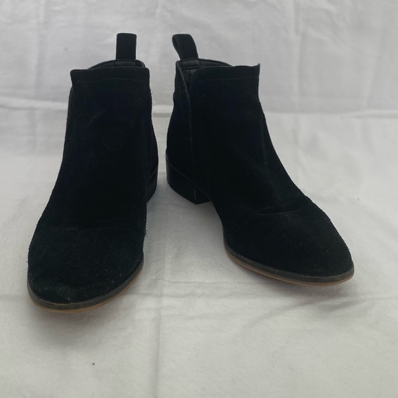 Dolce Vita Black Suede Flat Ankle Bootie - Picture 3 of 11